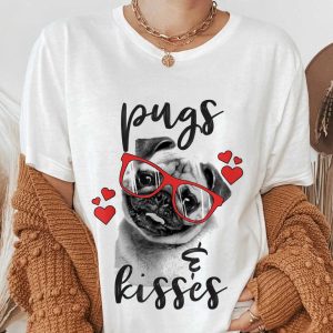 Pugs And Kisses Red Hearts Valentine Gift T Shirt 2